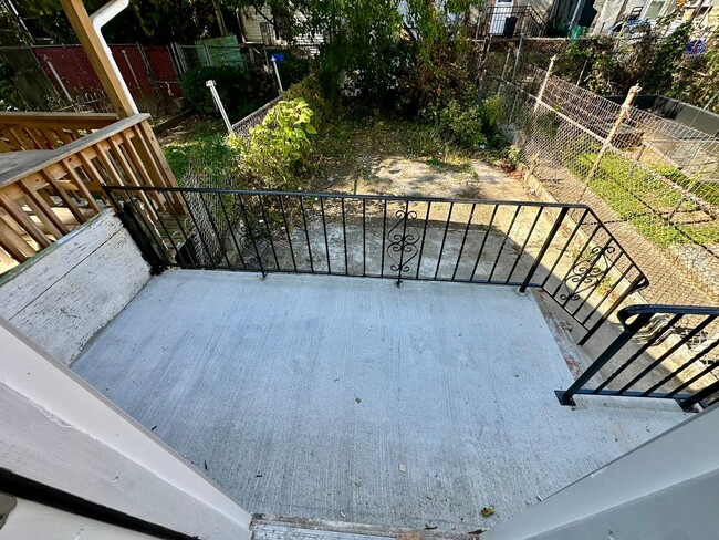 Building Photo - Fully renovated, bright, and spacious 3-bedroom, 1.5-bath home in an amazing location.