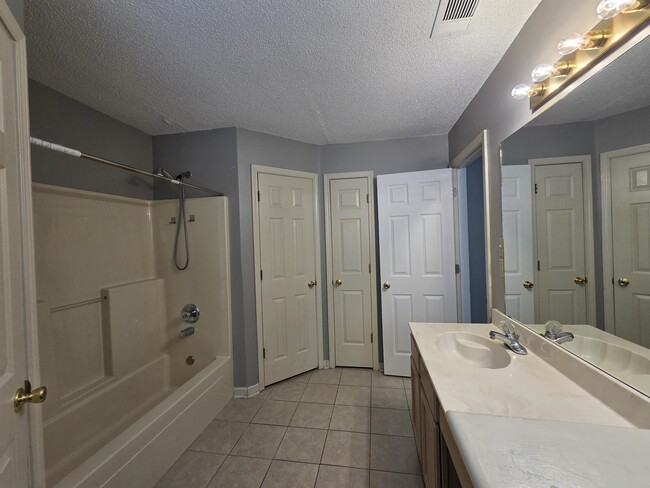 Building Photo - 7733 Shadowland Dr