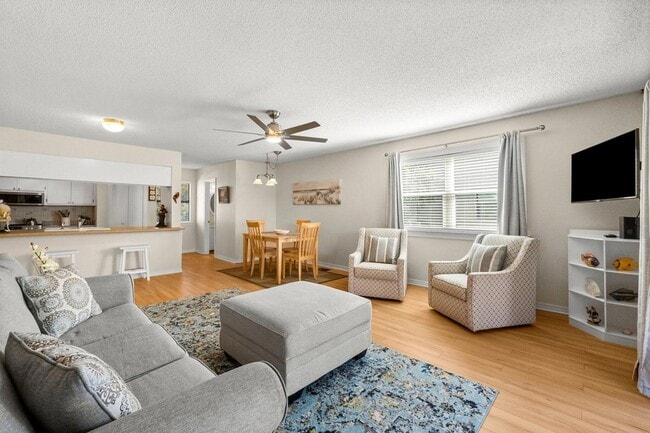 Building Photo - 100 N Myrtle Dr