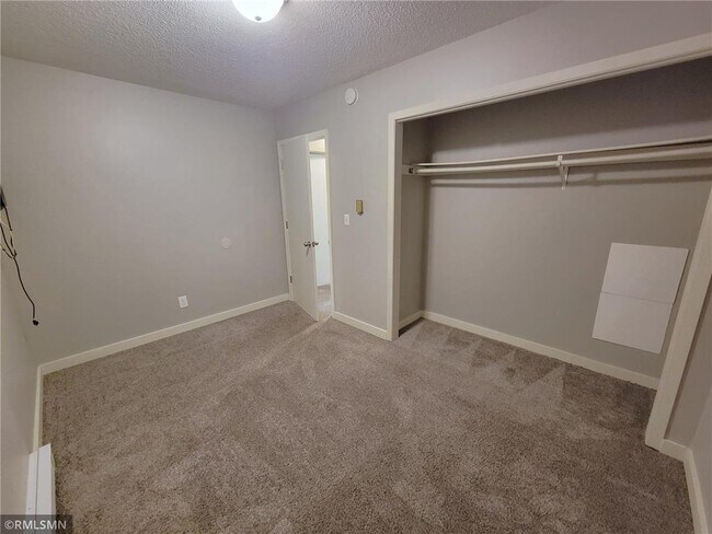 Building Photo - 710 Hillcrest St