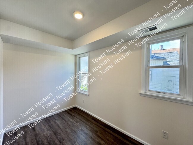 Building Photo - 20 Marion St