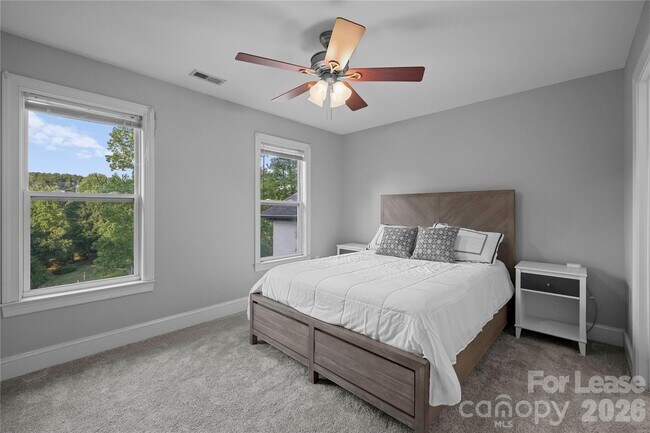 Building Photo - 578 Normandy Rd