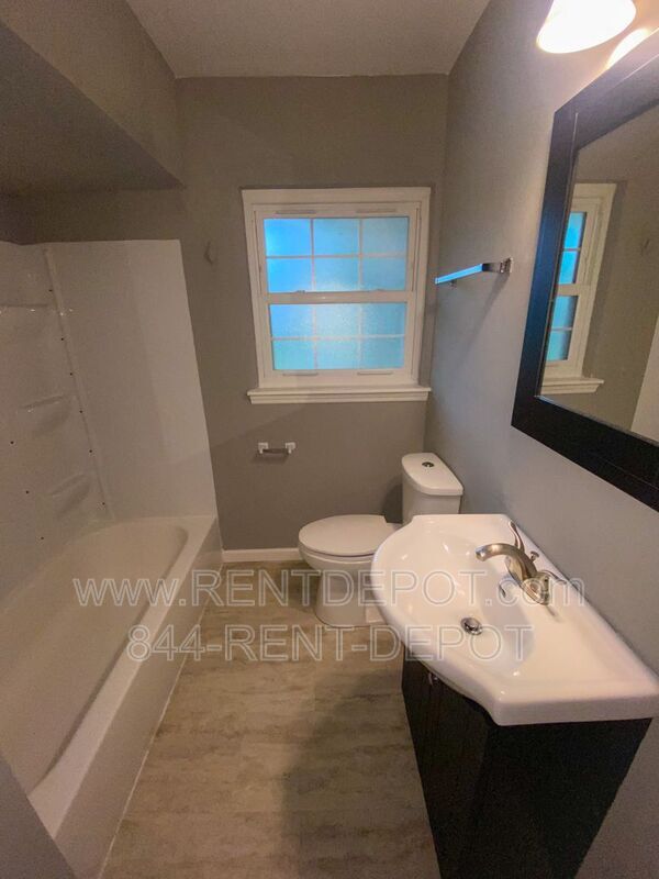 Building Photo - 112 S Lincoln Park Dr