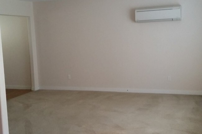 Building Photo - 725 Mt Hood Ave SW