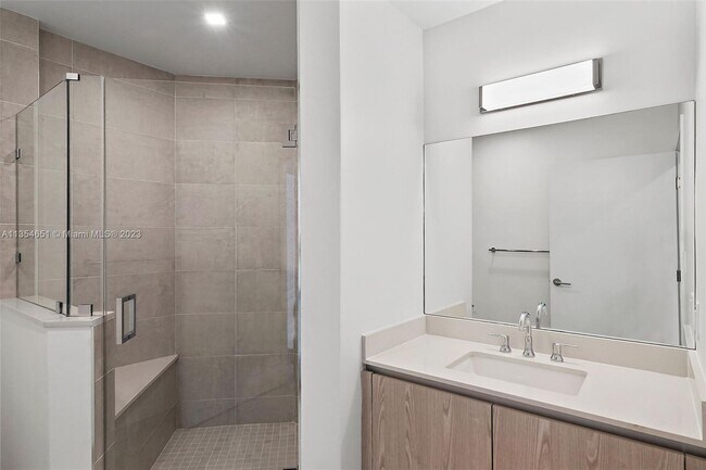 Building Photo - 1500 Bay Rd