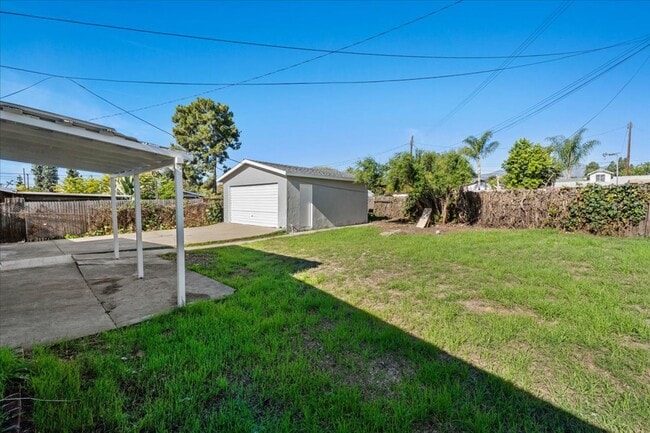 Building Photo - Single Story 4 Bedroom Home with Yard and Detached Garage in Montclair