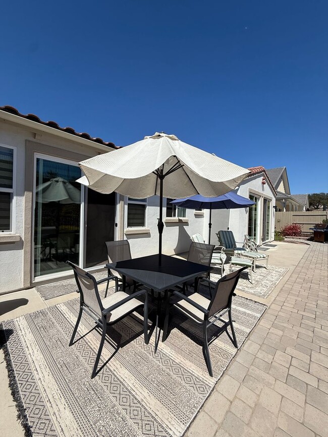 Building Photo - Beautiful Newer Meadows at Rice Ranch Sing...