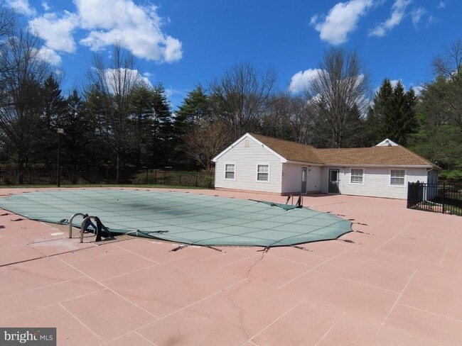 Building Photo - 502 Diamond Dr