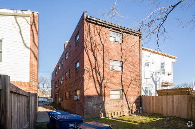 Building Photo - 1836-1844 Central Pl NE