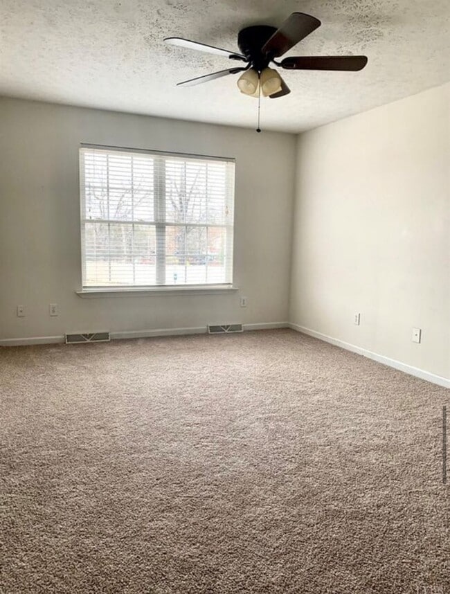 Building Photo - Tavern Grove Townhome in Campbell County
