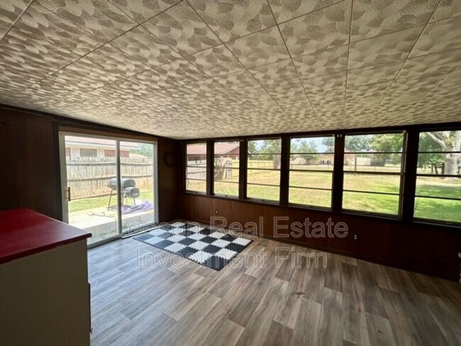 Building Photo - 3235 Caroline Dr