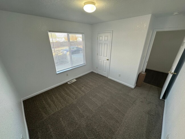 Building Photo - 904 Julia Ln