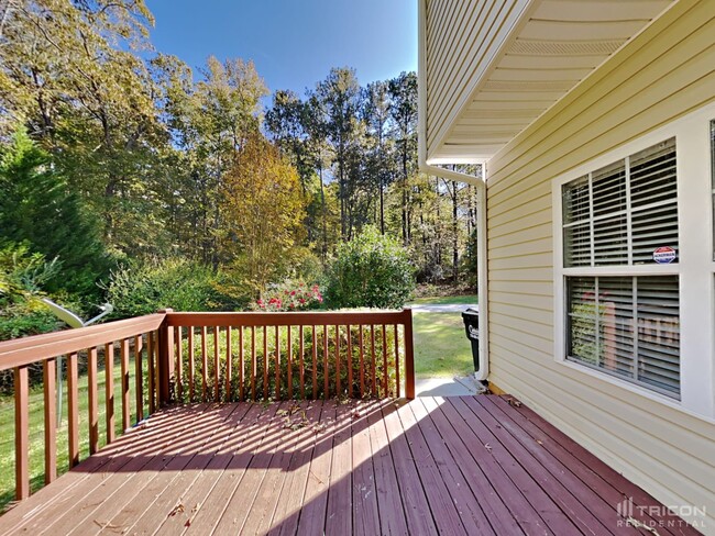 Building Photo - 225 Mels Way