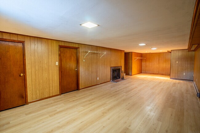 Building Photo - 501 Lambert Rd