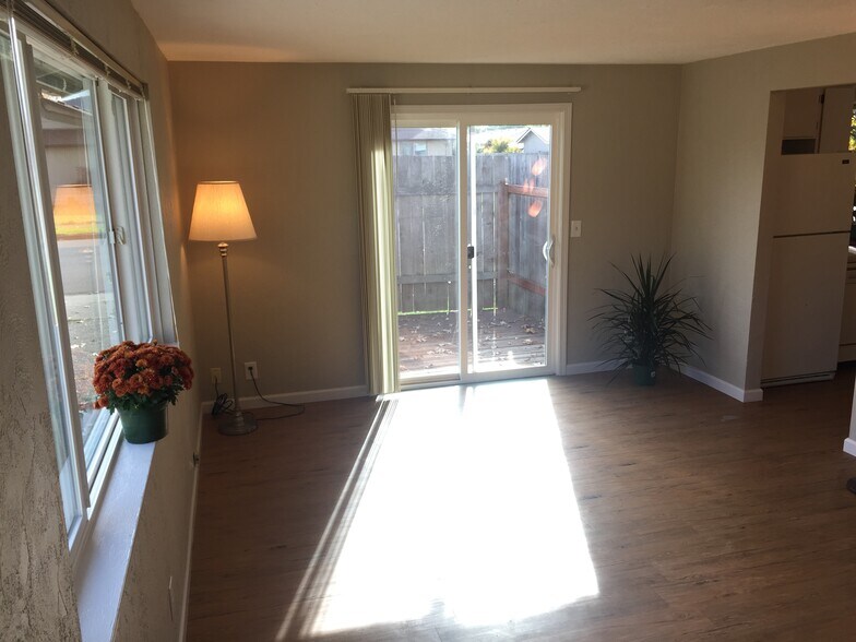 Building Photo - 520 N 38th Pl