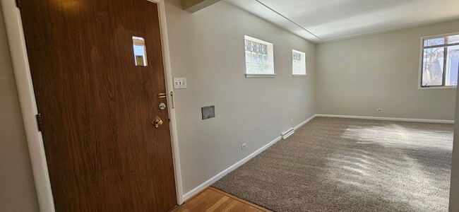 Building Photo - Beautiful Virginia Vale 4 Bedroom Split Level - New Paint, Carpet, Blinds - AVAILABLE NOW!
