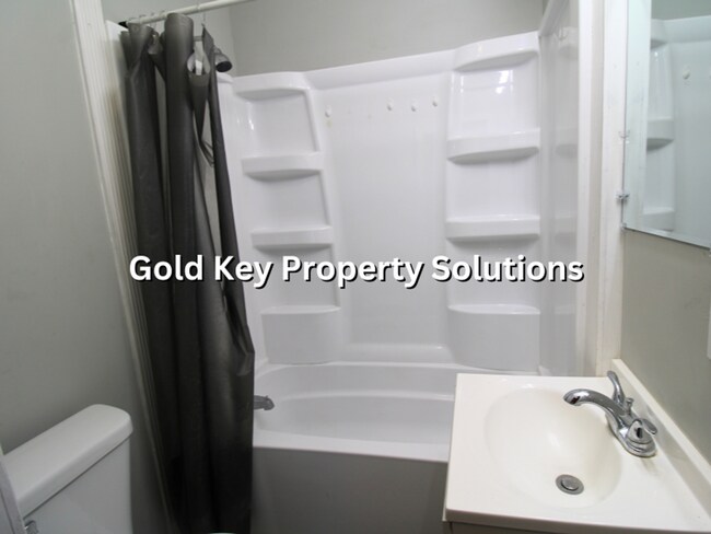 Building Photo - 3 BR 1 BA House Near Ascension Hospital (NO SECTION 8)