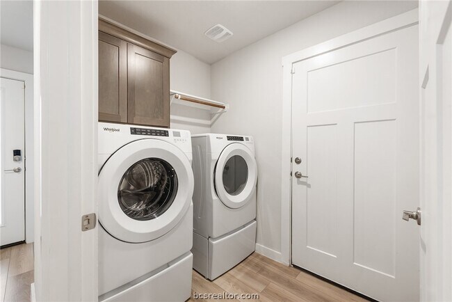 Building Photo - 918 Kickapoo Ln