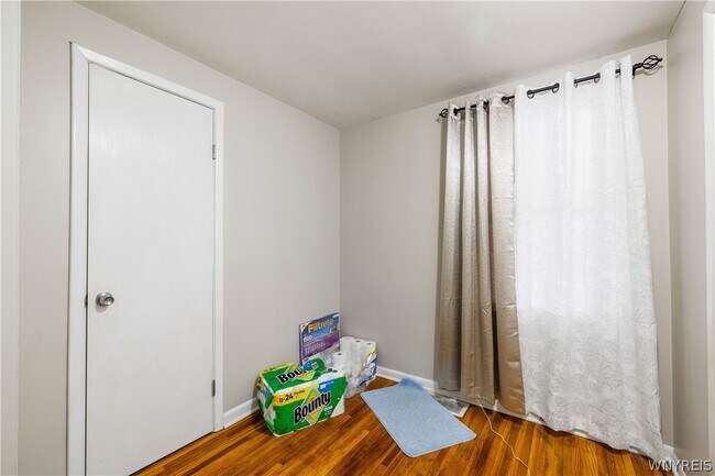 Building Photo - 36 Crescent Ct