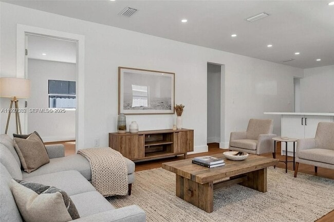 Building Photo - 1046 Jann Ave