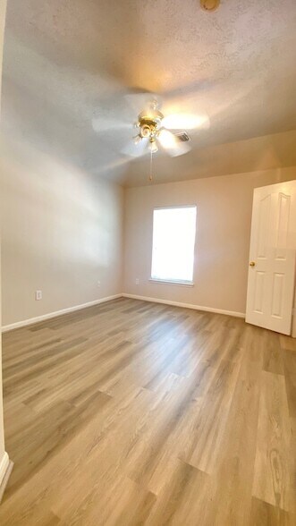 Building Photo - 2503 Westerlake Dr