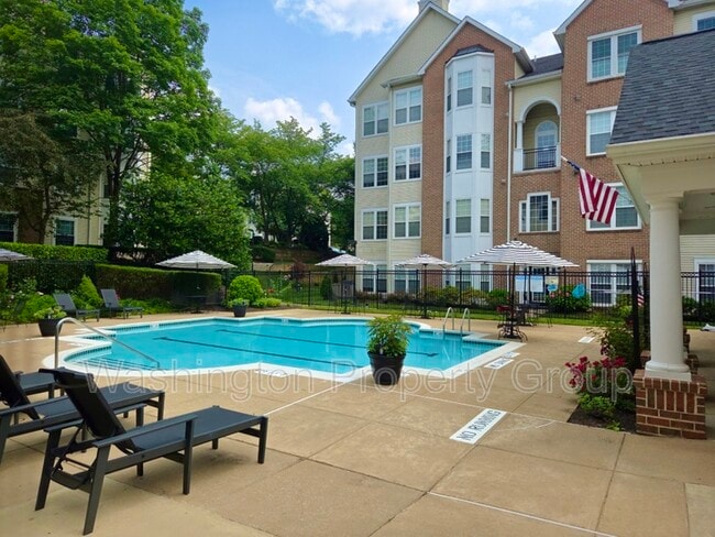 Building Photo - 4144 Fountainside Ln