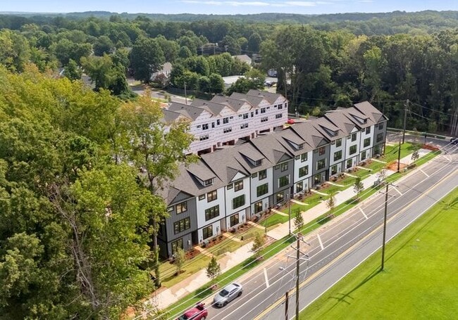 Building Photo - FREE RENT! Stunning 4 Bed | 3.5 Bath Luxury Townhome at The Towns at Rocky River