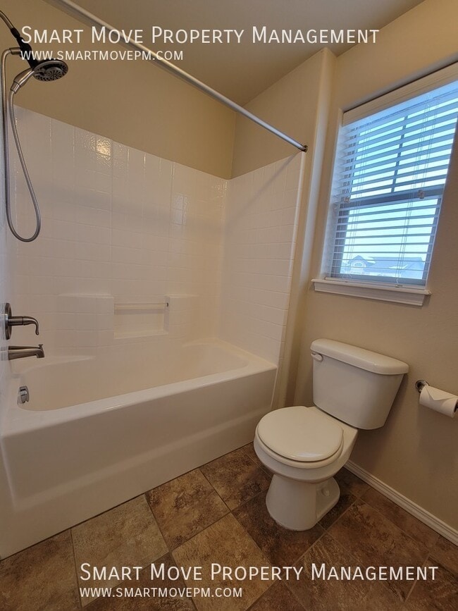 Building Photo - Adorable Two Story off Maple Grove. Neighb...