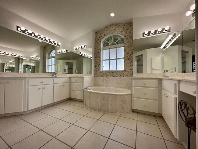 Building Photo - 2169 Onondaga Ln