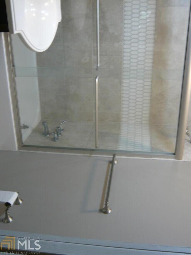 Building Photo - 208 Peachtree St