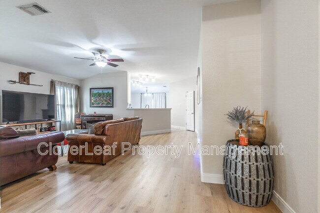 Building Photo - 4112 Cherry Tree Dr