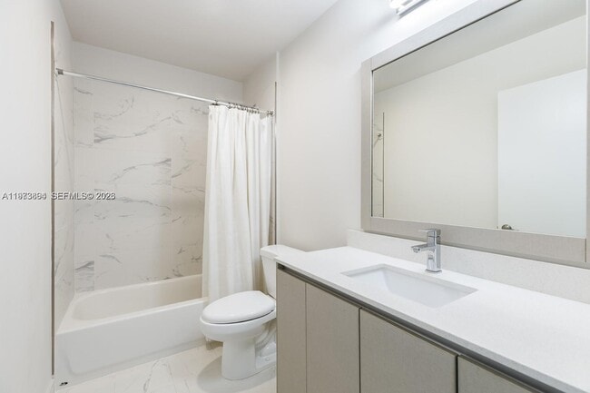 Building Photo - 2505 NE 193rd St