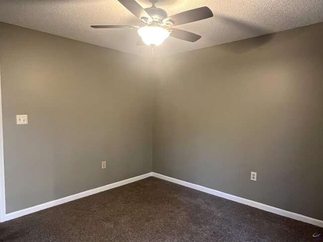 Building Photo - 981 Santa Fe Trail