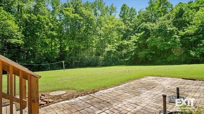 Building Photo - Spacious 3 Bedroom, 2 Bathroom Home in Cou...