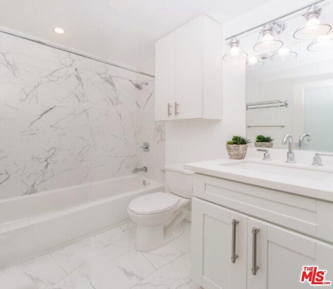 Building Photo - 11235 Richland Ave