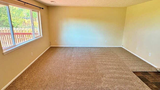 Building Photo - Fantastic Updated 3 Bed 3 Bath in Cherry Creek Schools Great Backyard 2 Car Garage