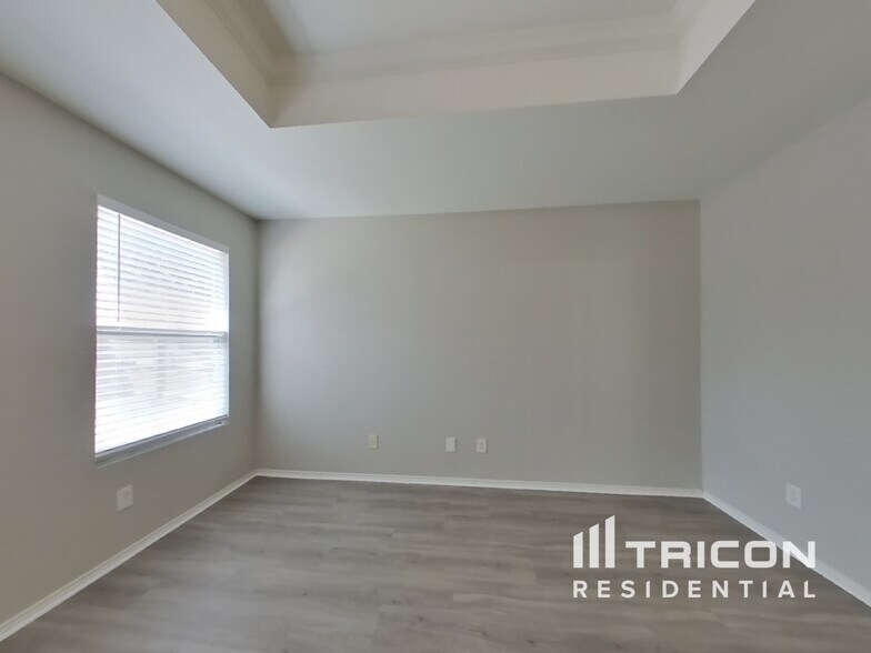 Building Photo - 353 Willow View