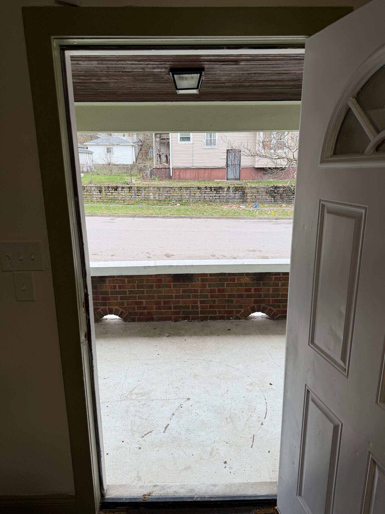 Building Photo - 732 Rockford Ave