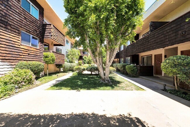 Building Photo - 5400 Newcastle Ave