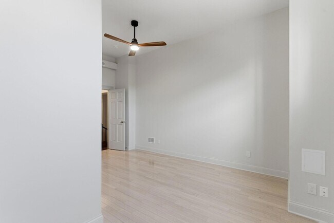 Building Photo - 500 Main St