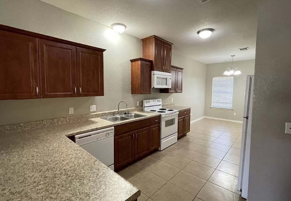 Building Photo - 4414 Reveille Rd