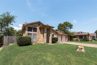 Building Photo - 2203 Sunset Dr