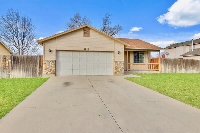 Building Photo - 1213 Cattail St
