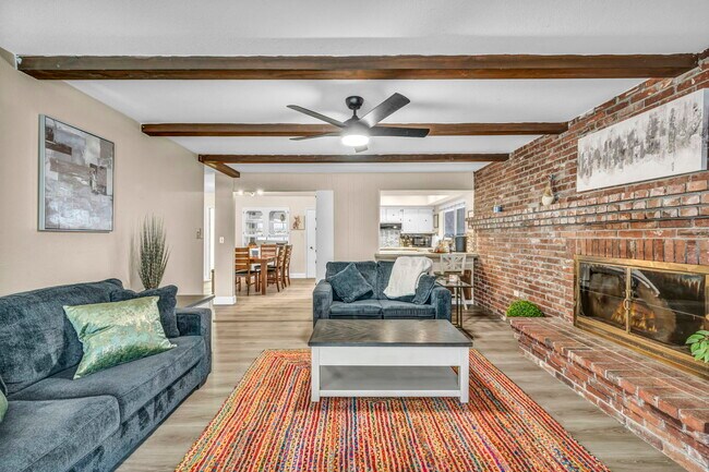 Building Photo - 1490 Foster Dr