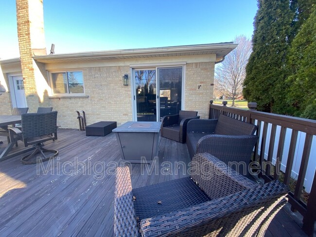 Building Photo - 14505 Shadywood Dr