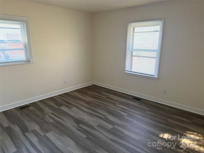 Building Photo - 4132 Blenhein Rd