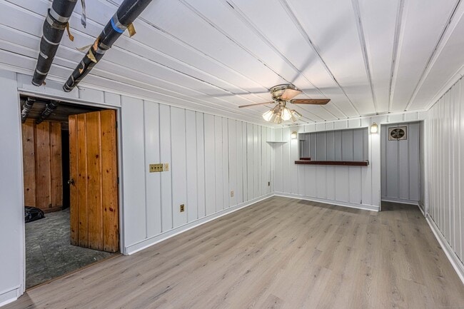 Building Photo - 1670 Hartford Tpke