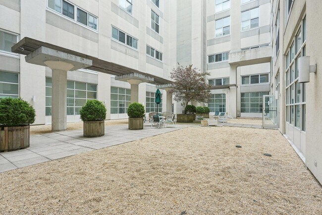 Building Photo - 1 Landmark Sq