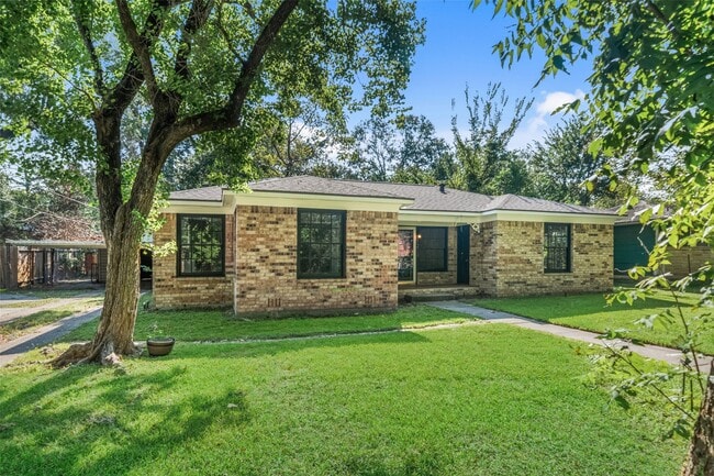 Building Photo - 1224 N San Jacinto St