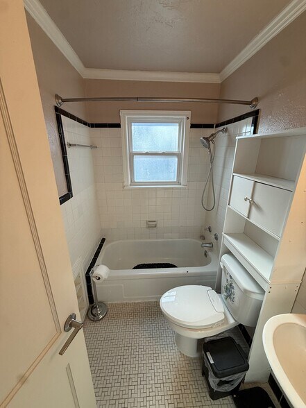 bathroom - 508 E Indian Dr